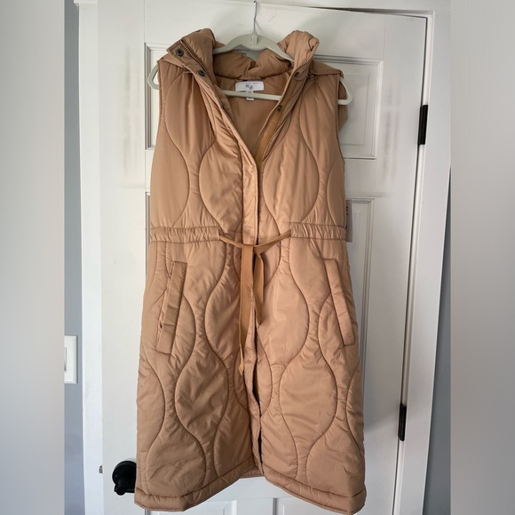 Jackets & Blazers - NWT Women’s long puffer vest jacket size medium